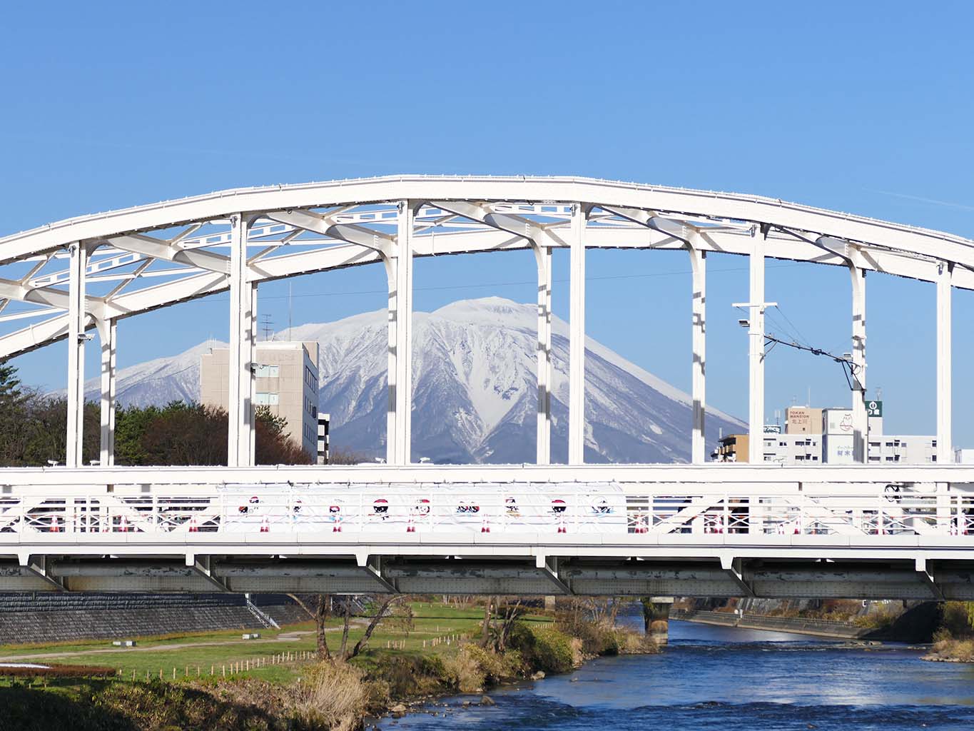 岩手山と開運橋